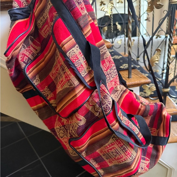 Large Peruvian Duffle Bag . Purchased in Peru. EUC Lots of pockets. - Picture 3 of 12